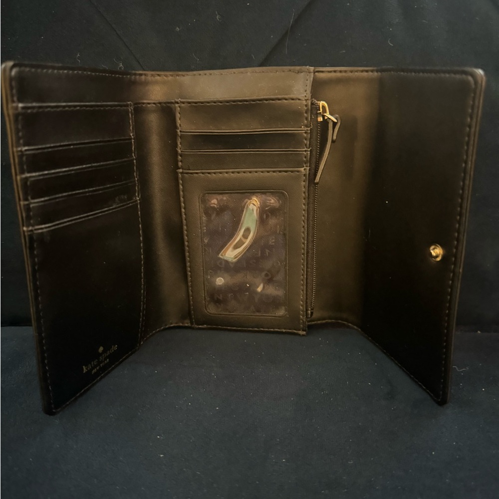 Kate Spade wallet. Like new only used once. - Picture 4 of 6